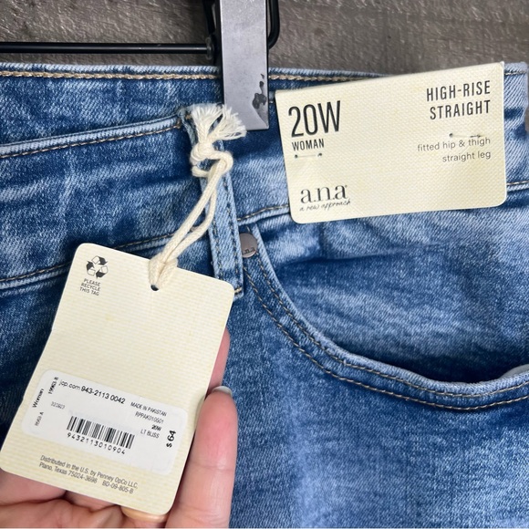 NWT a.n.a 20W Blue Straight Leg Jeans Classic Denim Velcro Closure - Picture 8 of 8